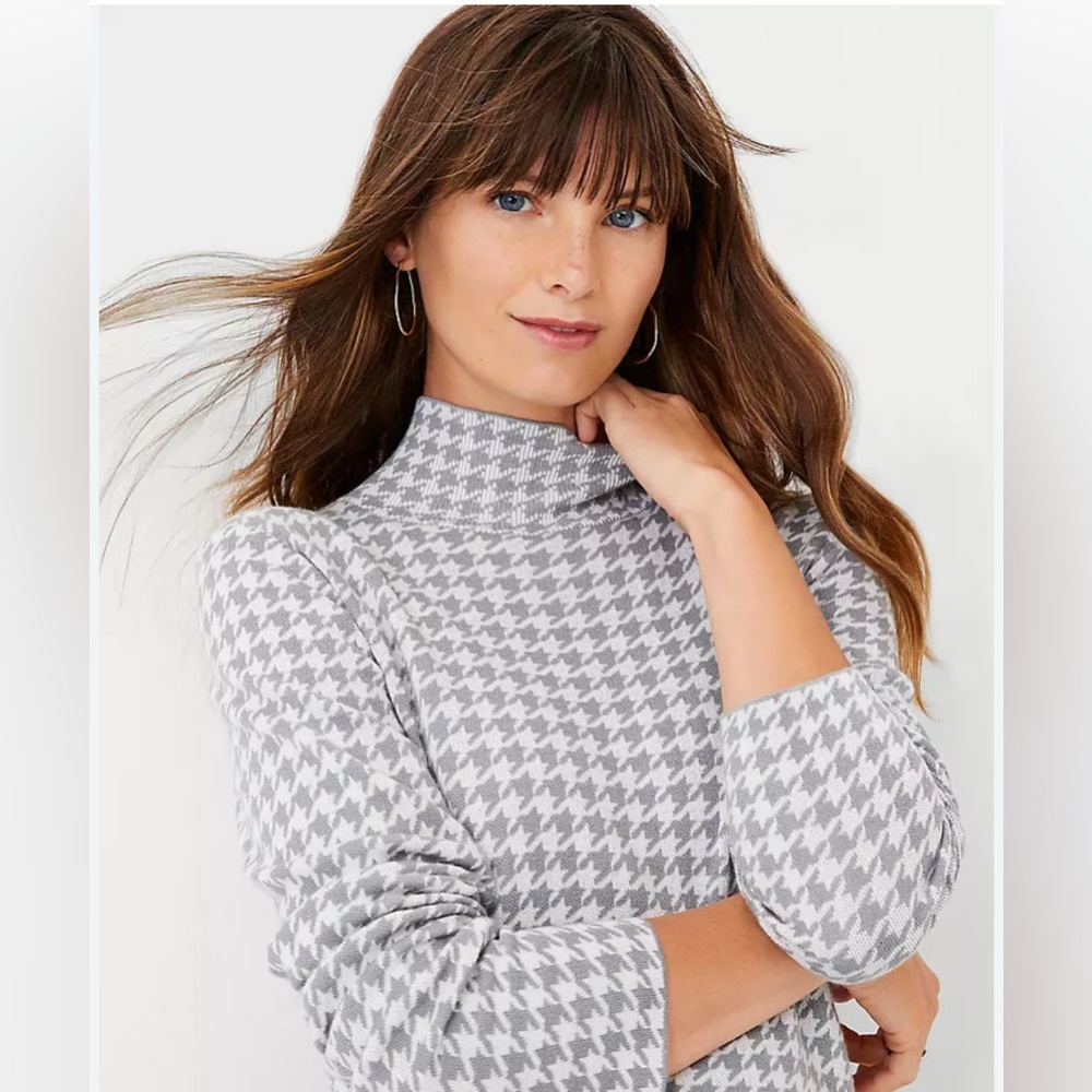 Ann Taylor houndstooth mock neck sweater XS